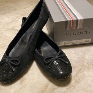 VIGOTTI black flats 9.5m, New without Tags, Never Worn, with box.